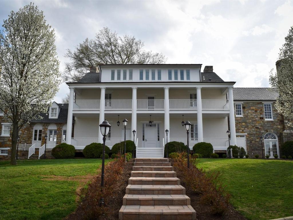 Inn at Evergreen, Whole Manor House